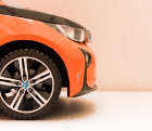 Detalle de la rueda de un BMW i3 a escala 1/10
