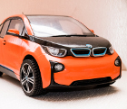 Detalle frontal de un BMW i3 a escala 1/10