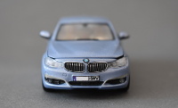 Reproducción a escala 1/43 de un BMW 320 GT